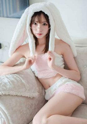 少妇和快递员在电梯做爰小说