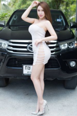 强睡年轻的女经理