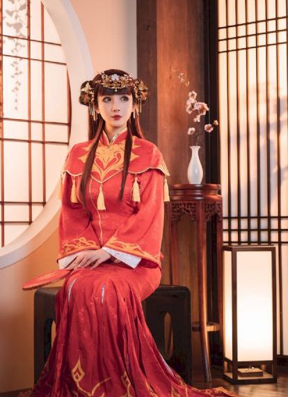 他解开女警的乳罩慢慢揉电影